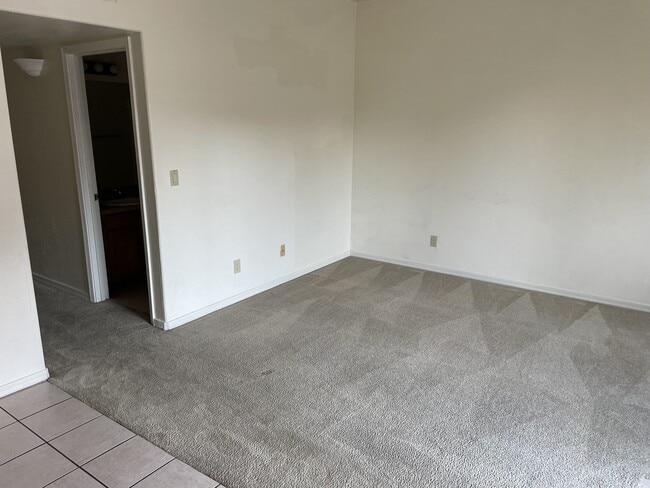 Building Photo - 2536 N Corinthian Garden Dr Unit 3 Rental