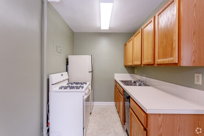 1BR, 1BA - 580 SF