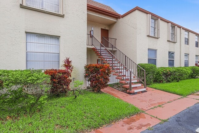 14 Willowbrook Ln Unit 101
