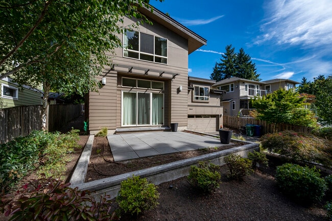 Photo - 10644 Bartlett Ave NE