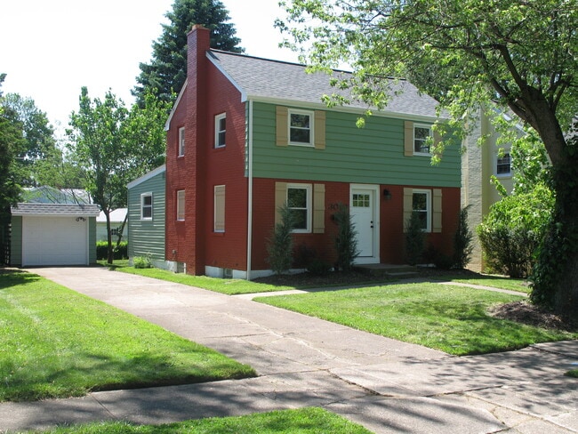 Photo - 3010 Oakwood St House