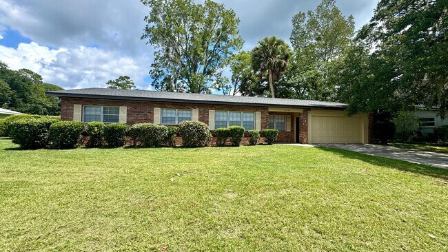 Building Photo - Spacious Home in Great NW Area!