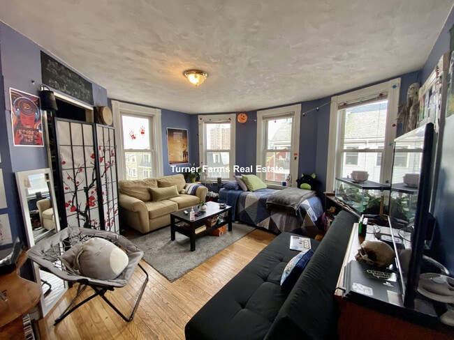 Building Photo - 8 Eldora St Unit 2