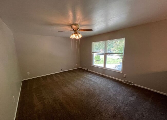 Photo - Quiet Cul-de-Sac Home with Bonus Room & Bi...