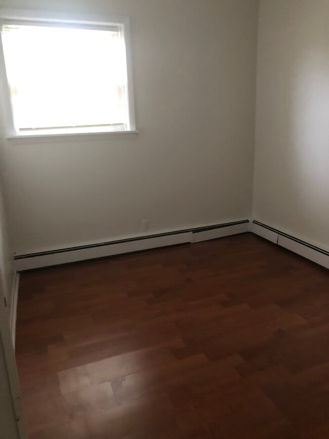 bedroom - 712 S Carpenter St Unit 3