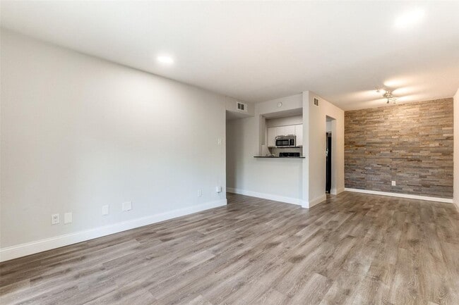 Photo - River Oaks Condos!