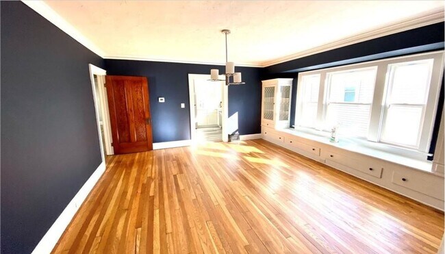 Photo - 2129 Bunts Rd Unit Upper