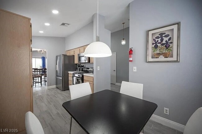 Photo - 745 Gullwing Ln