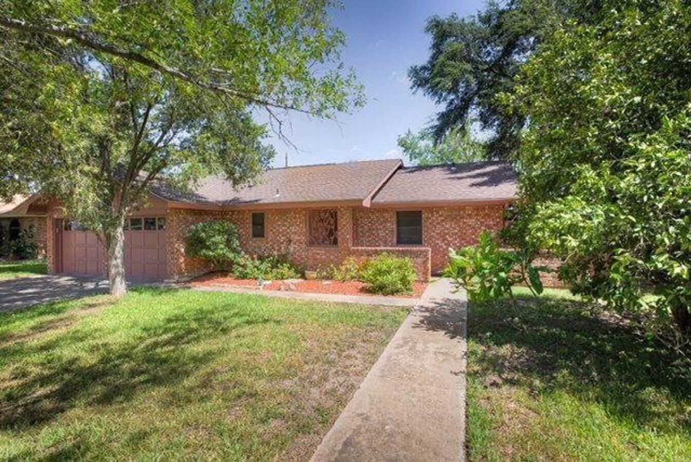 Cute & Convenient Home in Mission! - Cute & Convenient Home in Mission!