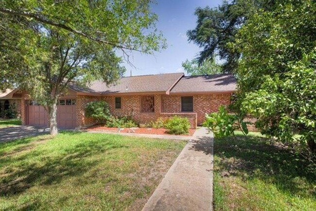 Building Photo - Cute & Convenient Home in Mission!