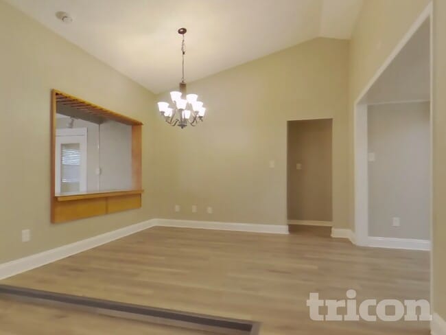 Photo - 2942 Mallorn Way