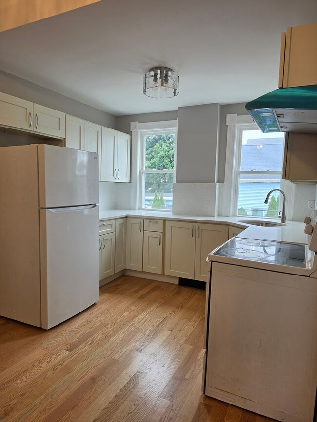 Building Photo - 17 Warren St Unit 17-2