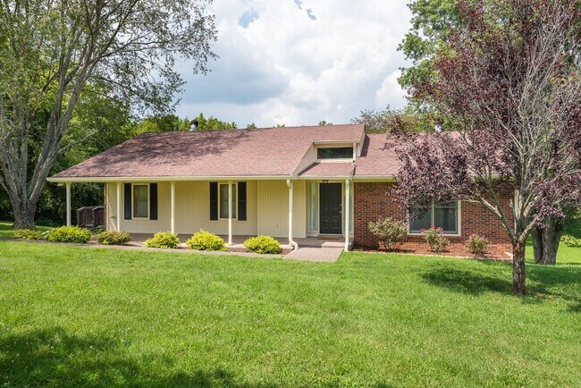 Beautiful Ranch Home in Thompson Station - Beautiful Ranch Home in Thompson Station