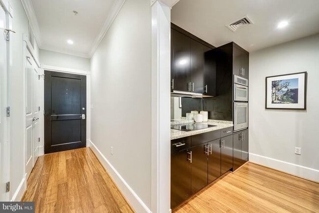 Photo - 910 Powhatan St Unidad 205S