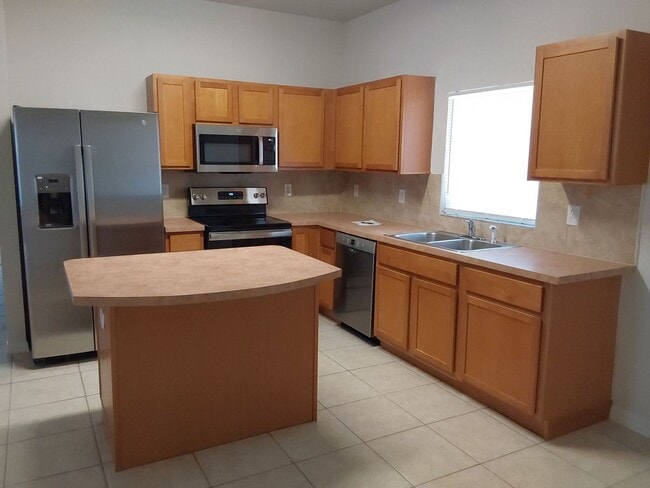 Photo - 4/2/2 With screened in porch in Indian Trails area!