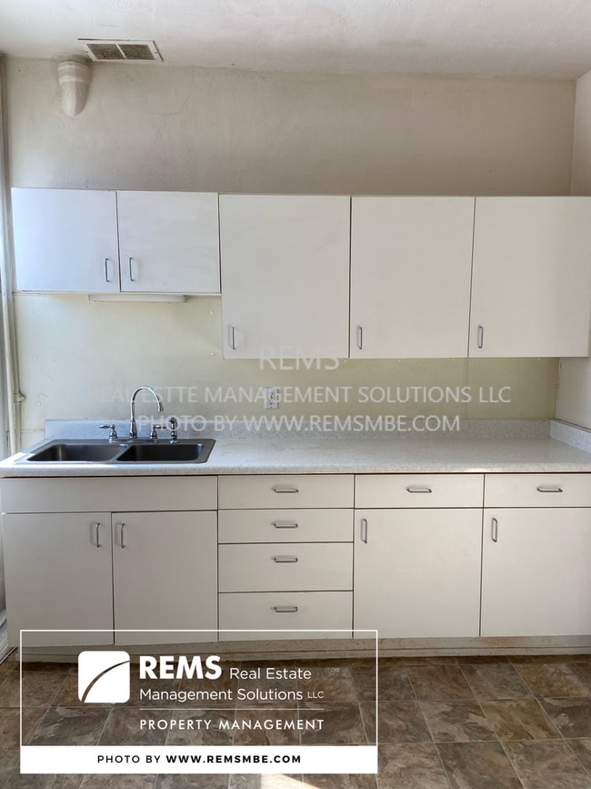 Building Photo - 222 7th St Unit 0