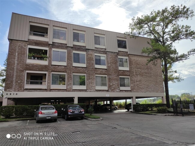 Building Photo - 2213 S Braeswood Blvd Unit 13A