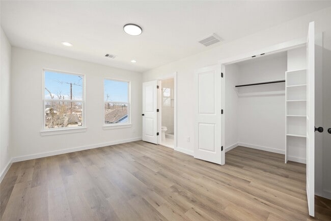 Photo - 7921 Bonaire St