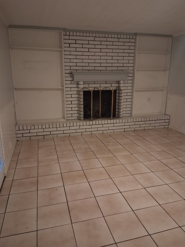 Building Photo - 7 Mitchell Ave