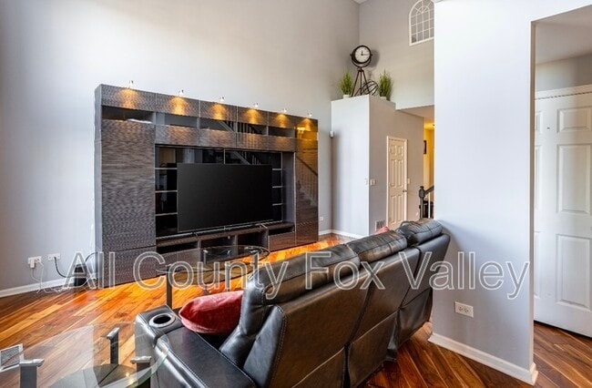 Photo - 2176 Yale Cir