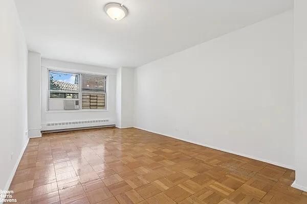 570 Grand St Unidad H204