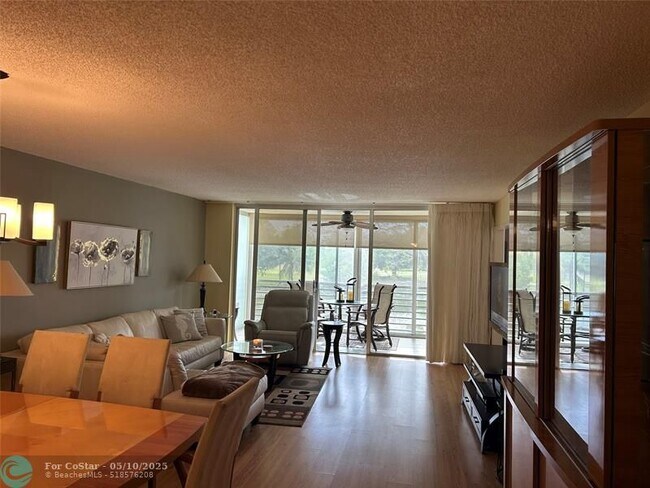 Photo - 3499 Oaks Way Unit 201