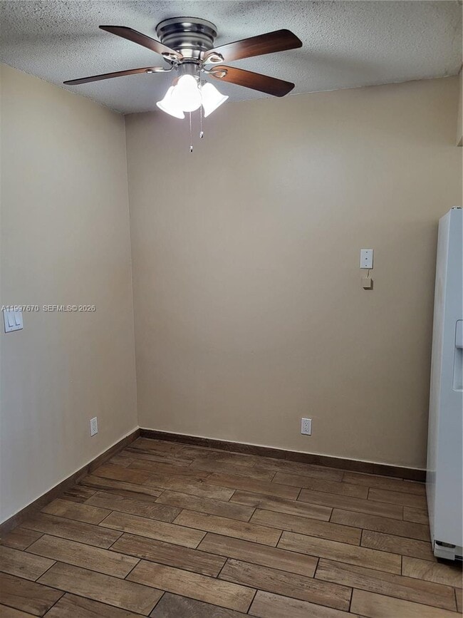 Photo - 1611 Green Ln Unidad 3