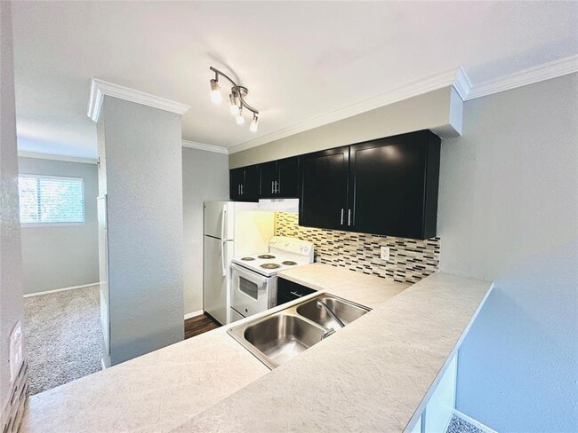 Building Photo - 3702 S 2nd St Unit 219