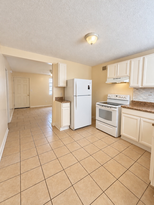 Kitchen to Living room view - 2730 Hamilton Cir Unit #2