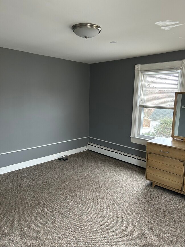 1st room - 19 Warwick St Unit 2nd Fl