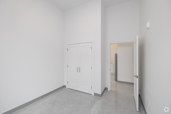 2BR, 2BA - 925SF - Bedroom