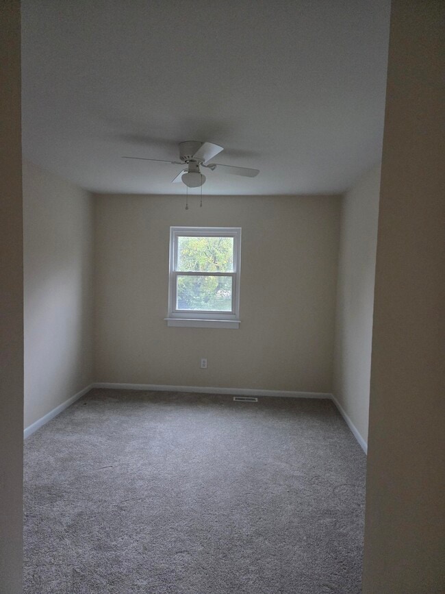 Photo - 614 Redkirk Ln