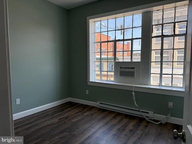 Photo - 86 E Commerce St