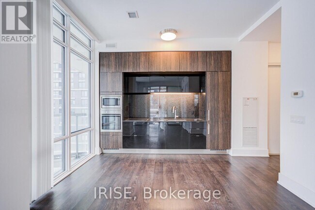 Photo - 15 Merchants' Wharf Unit 601