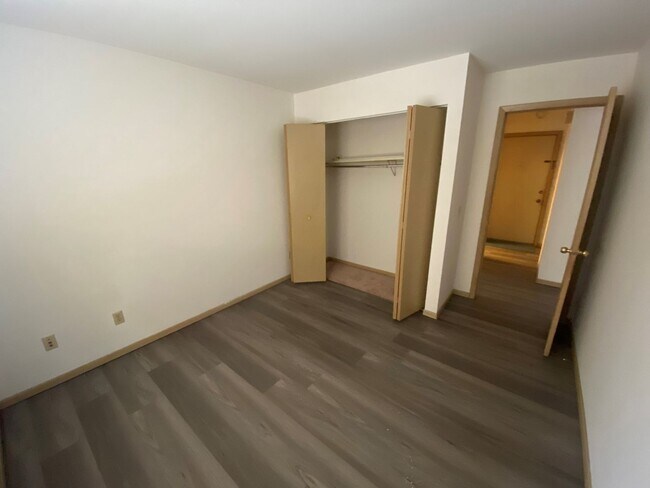 West Lake Cove Apartments