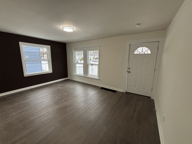 Photo - 5055 Adams St