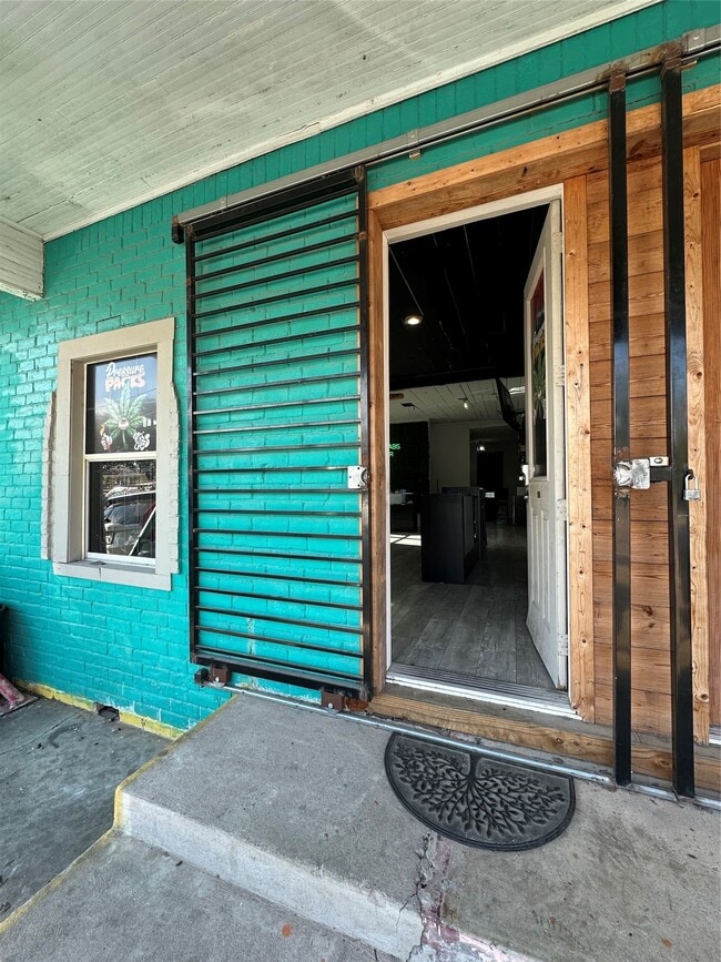 Photo - 304 Lockwood Dr