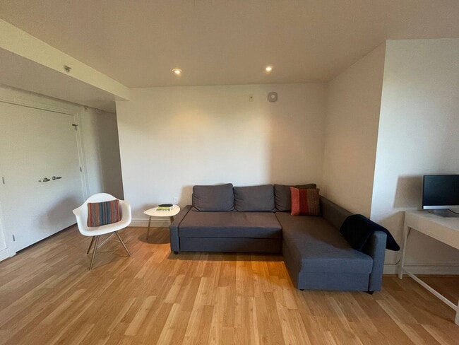 Building Photo - 800 4th Ave SW Unit N725 Rental