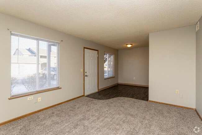 3BR, 2BA - 1,080SF