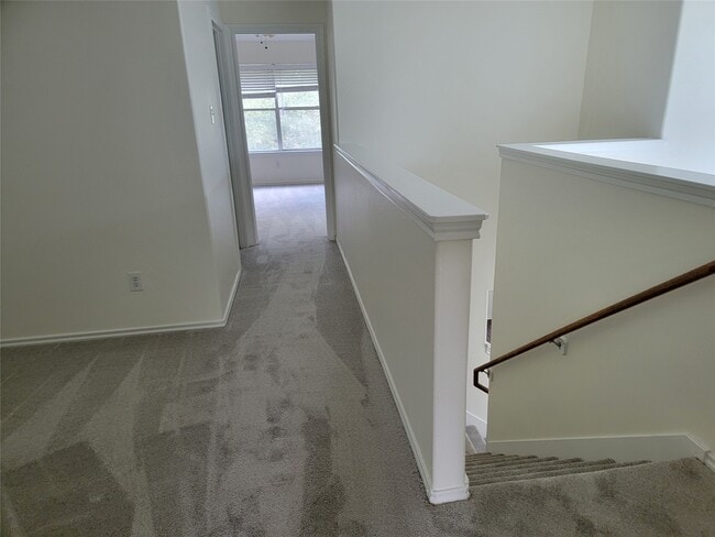 Photo - 424 Folk Crest Ln