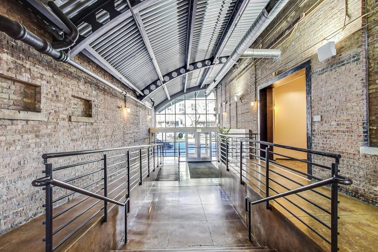 Lobby - 550 W Harrison St Unit 153