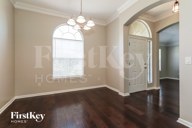 653 W Johns Crk Pkwy