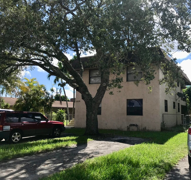 Building Photo - 6030 SW 32nd St Unit 3