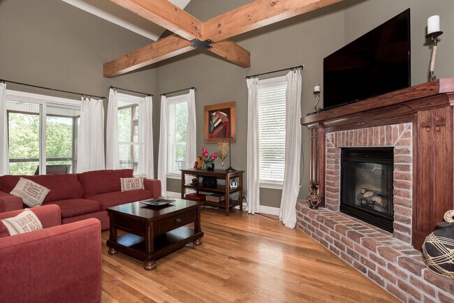 Photo - Lake Avalon Frontage