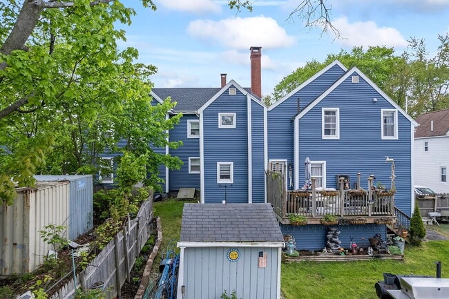 Spacious 2-Bedroom + Bonus Room in the Heart of Westbrook – $2,400/Month