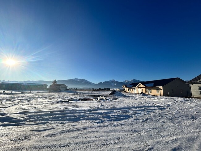 Photo - 487 Ashleigh Ln Unidad A