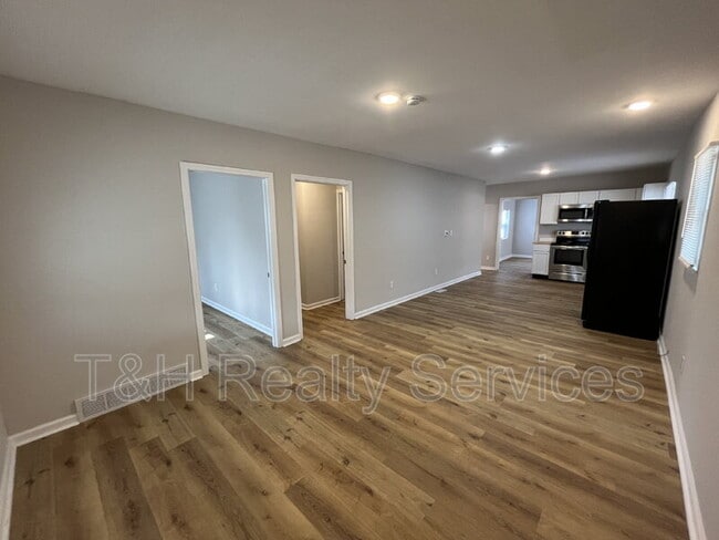 Photo - 2822 E 19th St