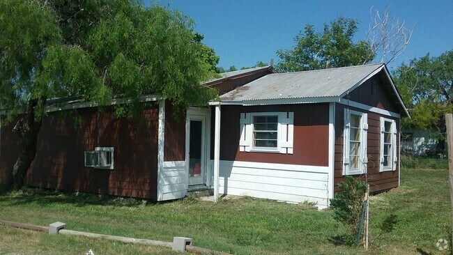 Front of the house kitchrn - 15012 County Road 1876 Rental