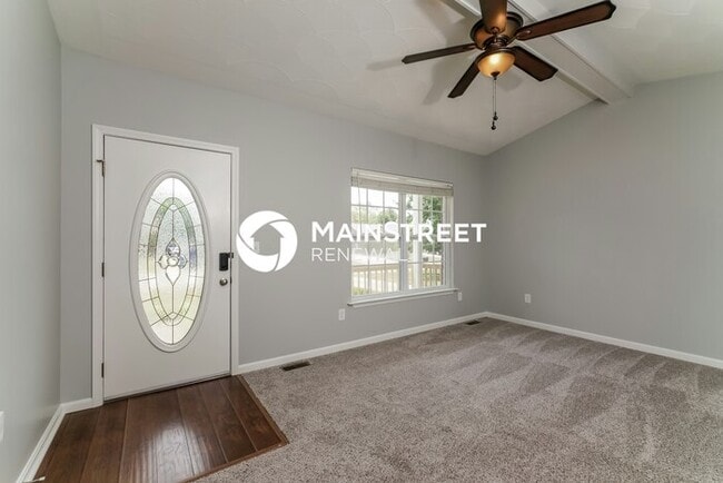 Photo - 3 Bedroom Pet-Friendly Home in SHEPHERDSVILLE, KY with Main Street Renewal