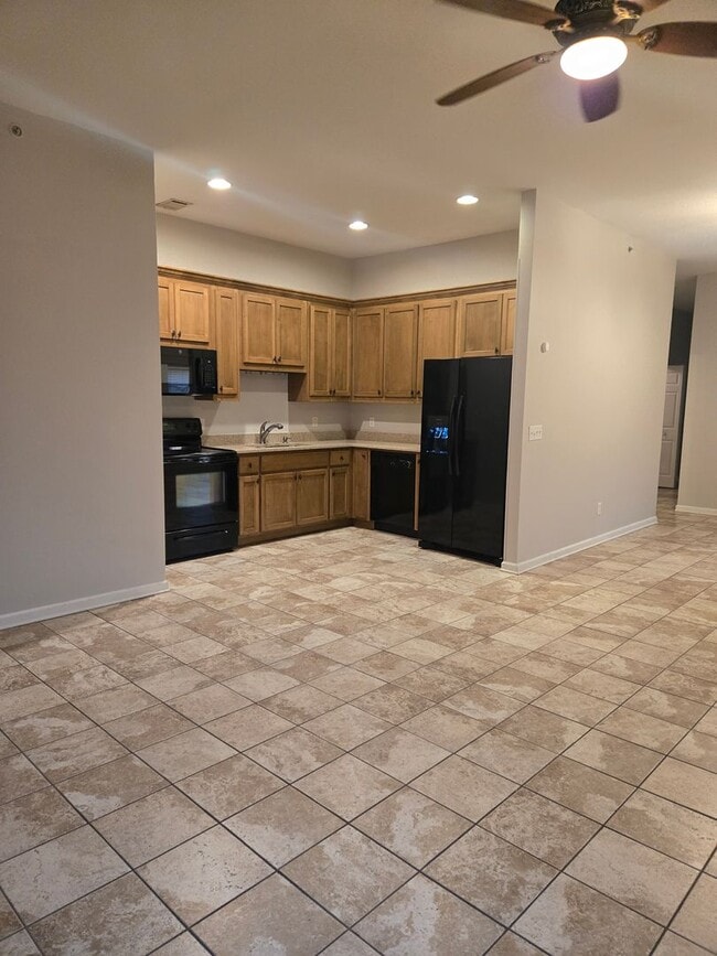 Photo - 913 Walker St